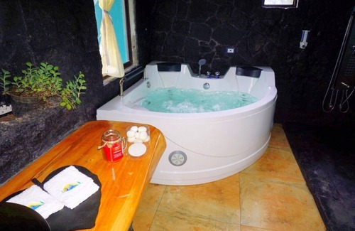 San Rafael de Heredia House | Room with Jacuzzi, Vacation Spa house with Turkish bath