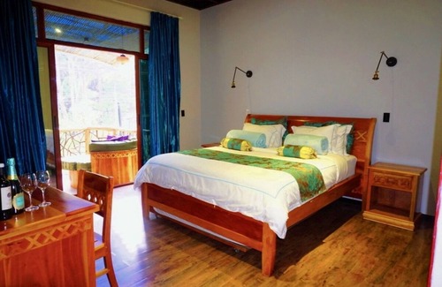 San Rafael de Heredia House | Room with Jacuzzi, Vacation Spa house with Turkish bath