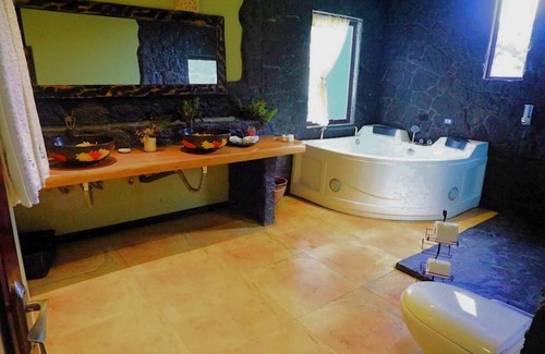 San Rafael de Heredia House | Room with Jacuzzi, Vacation Spa house with Turkish bath