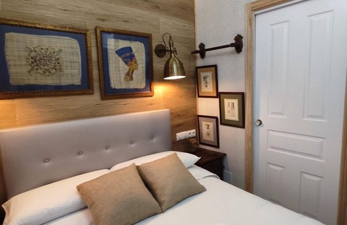 Les Roquetes Apartment | ROOM WITH PRIVATE BATHROOM 1