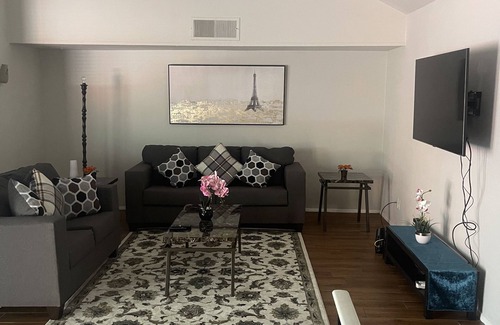 South Arlington House | Room with private bath