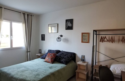 Audenge Bed & Breakfast | Room with private bathroom in a private home