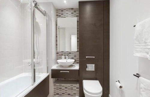 Shadwell House | Room with private bathroom in a modern two bedroom two bathroom flat