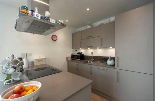 Shadwell House | Room with private bathroom in a modern two bedroom two bathroom flat