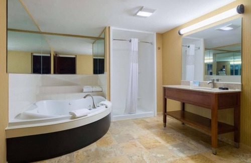 Carlisle Hotel | Room with Whirlpool & Free Breakfast – Just Minutes from Carlisle Army Barracks