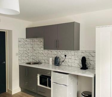 Peterborough Apartment | Roomello City Studios