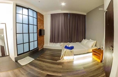 Batu Ferringhi House | Roomies Suites