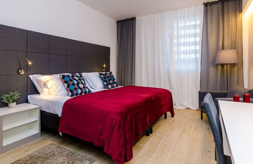 Gruz Hotel | Rooms 4 U