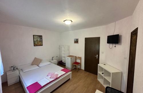 Sibinj Krmpotski Apartment | Rooms Anita Sibinj