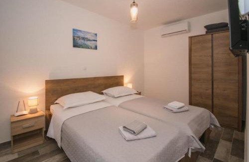 Pirovac House | Rooms B&B Linda