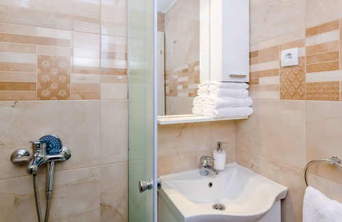 Gruz House | Rooms Baza