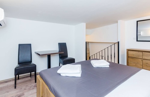 Gruz House | Rooms Baza