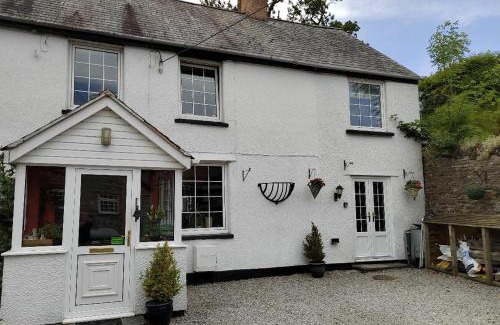 Cynwyd Bed & Breakfast | Rooms by the River at Glan Aber
