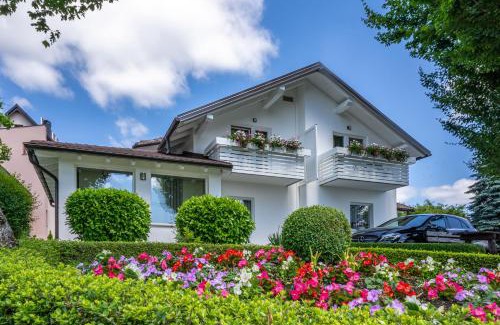 Catrnja Bed & Breakfast | Rooms Degenija Annex