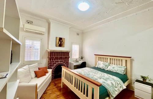 Brighton-le-Sands House | Rooms in a shared house next to a scenic and lively beach