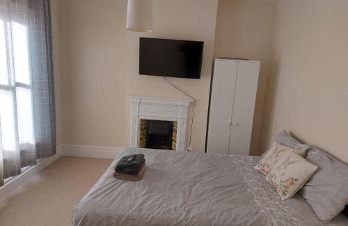 Wolverton Bed & Breakfast | Rooms In A Victorian Comfortable 4-bedroom house in Milton Keynes Rooms Not En-suites