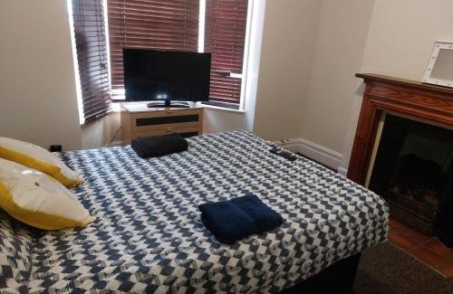Wolverton Bed & Breakfast | Rooms In A Victorian Comfortable 4-bedroom house in Milton Keynes Rooms Not En-suites