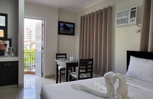 Bangkal Hotel | Rooms R Us - Evangelista