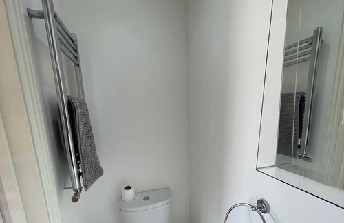 Byfleet Apartment | Rooms to rent in local pub in the heart of Byfleet!