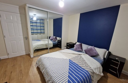 Slough House | Rooms with Shared Bath Kitchen Parking