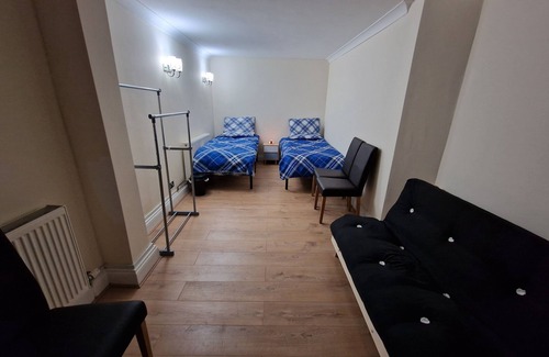 Slough House | Rooms with Shared Bath Kitchen Parking