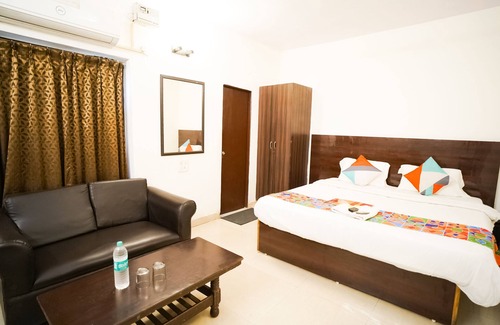 East of Kailash Hotel | Roomshala 011 Hotel Oscar