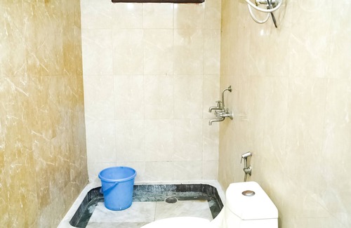 East of Kailash Hotel | Roomshala 011 Hotel Oscar