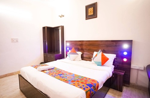 East of Kailash Hotel | Roomshala 011 Hotel Oscar