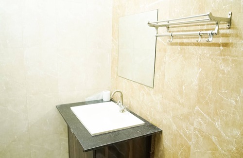 East of Kailash Hotel | Roomshala 011 Hotel Oscar