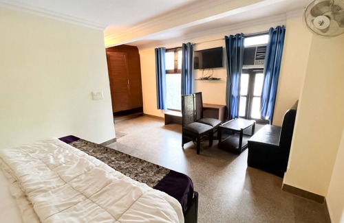 New Friends Colony Hotel | Roomshala 033 Silver Inn NFC