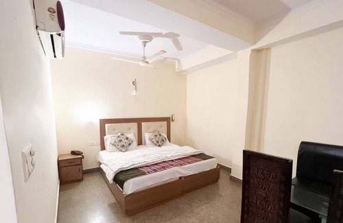 New Friends Colony Hotel | Roomshala 033 Silver Inn NFC