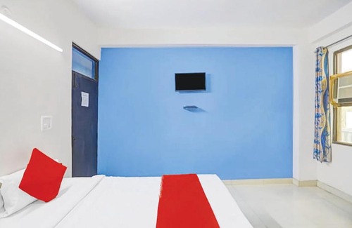 Noida Hotel | Roomshala 082 Hotel Noida Empire