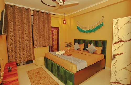 Anand Vihar Hotel | Roomshala 088 Hotel Green Villa