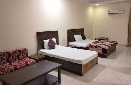 Mahipalpur Extension Hotel | Roomshala 101 Lakshmi Residency - Mahipalpur