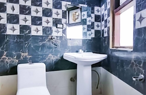 Delhi Hotel | Roomshala 121 Hotel Classic
