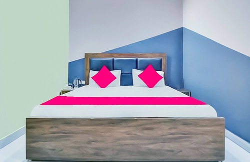 Delhi Hotel | Roomshala 121 Hotel Classic