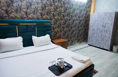 Malviya Nagar Hotel | Roomshala 155 Hotel JPC
