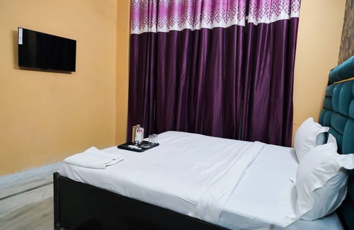 Malviya Nagar Hotel | Roomshala 155 Hotel JPC