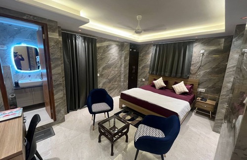 Lajpat Nagar Hotel | Roomshala 180 Divine Residency