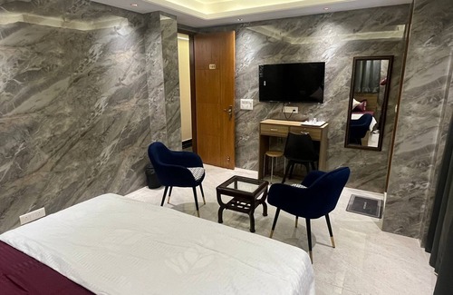 Lajpat Nagar Hotel | Roomshala 180 Divine Residency