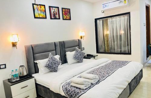 DLF Farms Hotel | Roomshala 183 Hotel Aroma
