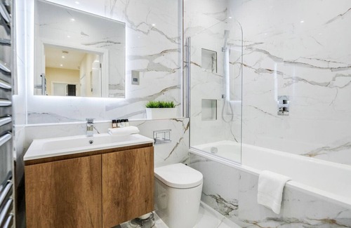 Surbiton Hill Apartment | Roomspace Apartments - Lyons House