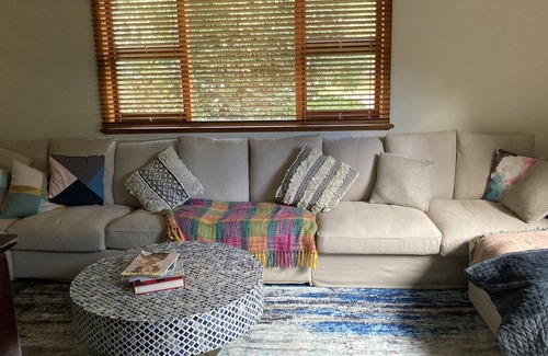 Woodford House | Roomy 3 Bedroom house in the heart of Woodford.
