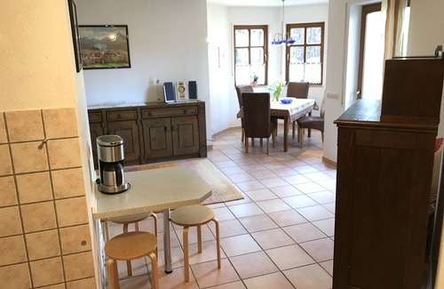 Queichhambach Apartment | Roomy 3-star vacation apartment on the edge of town w/view of the Burg Trifel