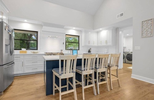 Prairie Village House | Roomy 4BR Home PV|Luxury|PoolTable|Wifi|