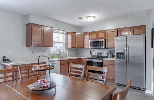 Elizabethtown House | Roomy 4BR in the Heart of the Bluegrass