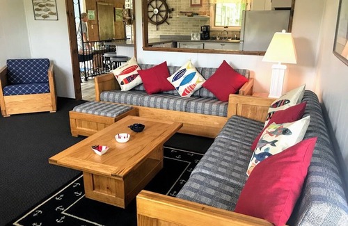 Put-in-Bay House | Roomy and comfortable 4 Bedroom, 3 Bath Island Home, Sleeps 10, Lake View