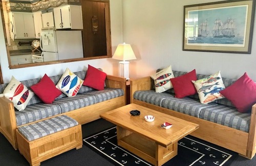 Put-in-Bay House | Roomy and comfortable 4 Bedroom, 3 Bath Island Home, Sleeps 10, Lake View