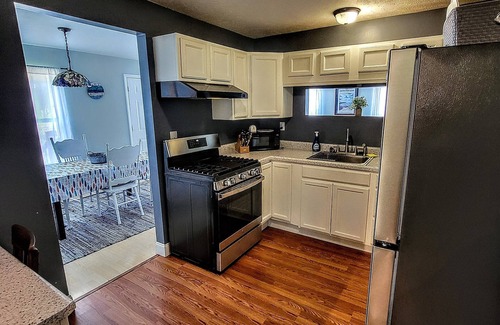 Town of Pines House | Roomy and Cozy 3bd 2ba just mins from Indiana Dunes