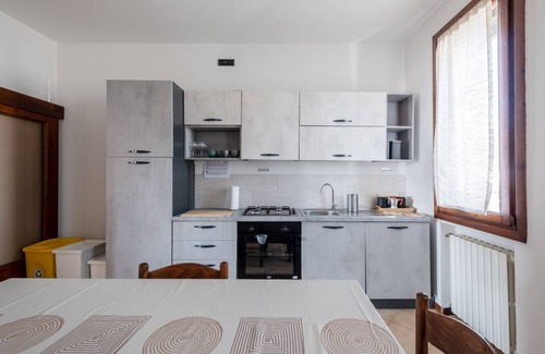Peraga Apartment | Roomy apartment of 95 sqm located on the first floor of a building without a lift (20 steps to access), can accommodate up to 5 people.The accommodation is located in Vigonza, just 10 minutes by car from the city center of Padua and from the direttissima